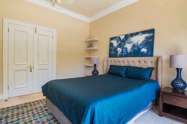 To Let 4 Bedroom Property for Rent in Hout Bay Western Cape